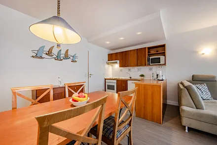 Wohnbereich mit offener Küchenzeile