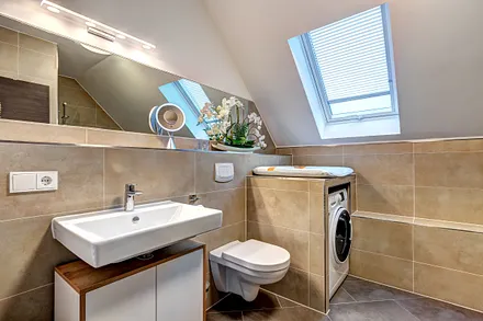 2. Bad mit Kombigerät Waschtrockner