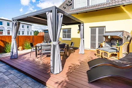 Terrasse mit Strandkorb