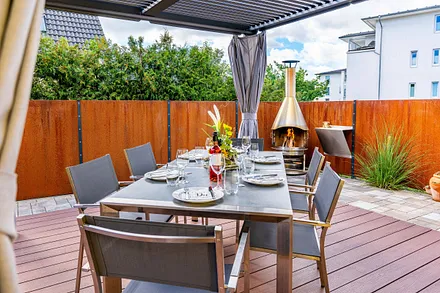 Terrasse mit Edelstahlgrill 