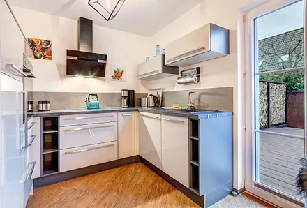 Küche mit angrenzender Terrasse