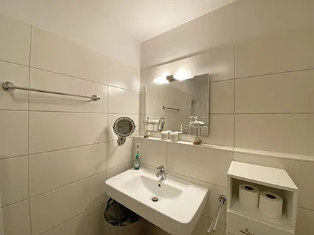 Badezimmer mit Waschbecken