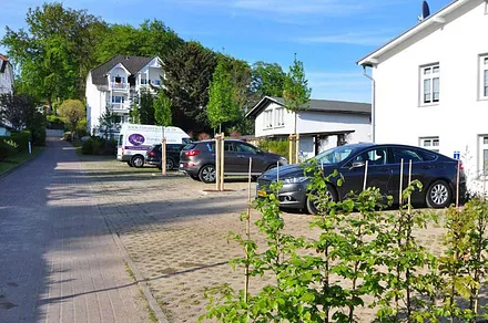 je Wohnung steht dem Gast 1 Parkplatz auf dem Gelände der Parkresidenz Concordia zur Verfügung