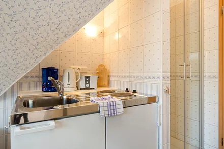 Die Pantryküche zur Zubereitung kleiner Mahlzeiten.