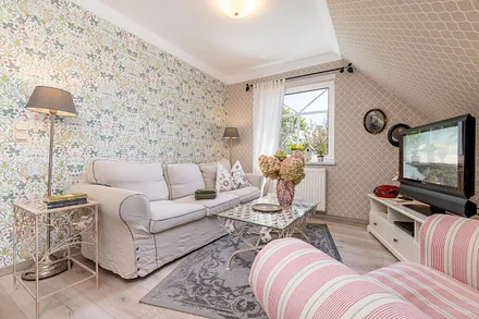 TV, DVD-Player und Wlan sind vorhanden.