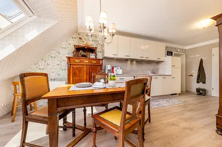 Der Eßbereich im Wohnzimmer.