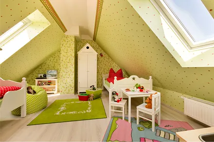 Das Kinderzimmer hat einen Bildschirm mit DVD-Player.