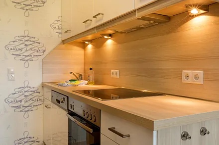 ... Geschirrspüler, Ceranfeld, Mikrowelle, Kühl-Gefrierkombination etc.