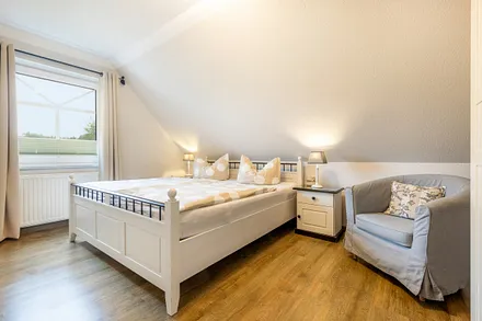 Das Elternzimmer im 1.OG mit Verdunkelungsgardinen ...