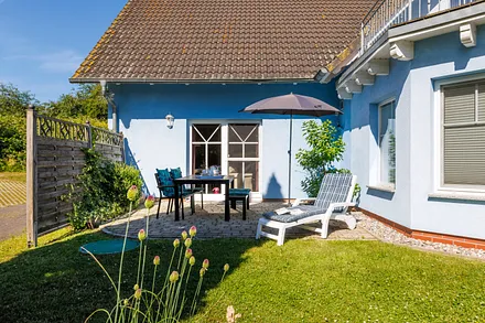 Die große möblierte Terrasse nach Süden.