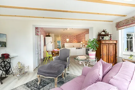 TV, CD-Radio und DVD-Player sind vorhanden.