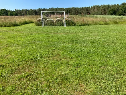 Ein weites Feld - der Bolzplatz.