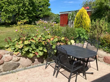 Die möblierte Terrasse - wenn Sie wollen, haben Sie Ihre Kinder gut im Blick :) ...