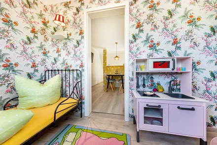 Der Blick zum Wohnschlafraum.