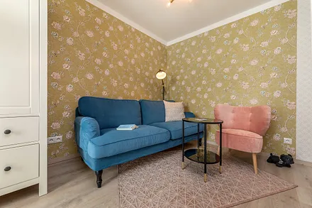 Die Fewo Willis Wiese liegt im 1. OG mit Dachschrägen.