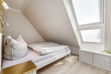 Die Elternbetten im Wohnschlafraum.