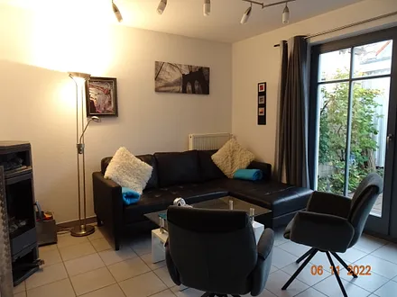 Wohnbereich mit Blick und Zugang zur Terrasse