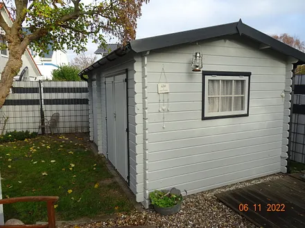 Gartenhaus , linker Teil separat für unsere Gäste