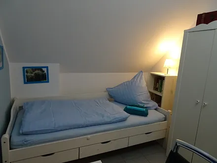 Einzelbett 1 im kleinen Schlafzimmer im OG