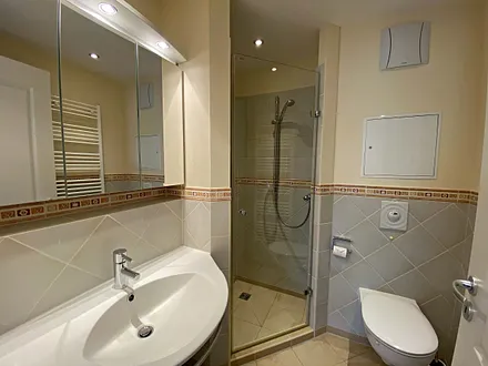 Badezimmer mit Dusche