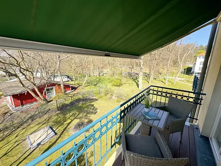 Auch eine Markise schützt vor zu viel Sonne