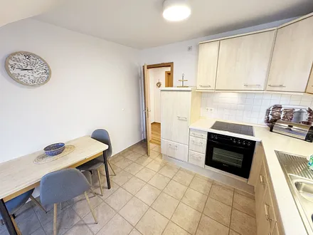 Blick auf die separate Küchenzeile