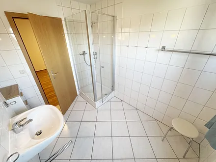 Badezimmer mit Dusche