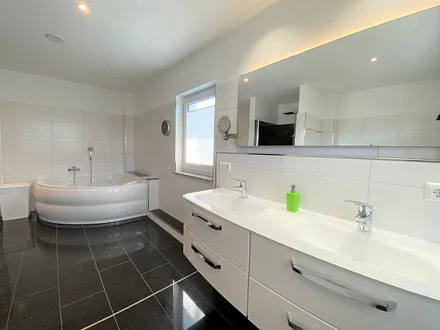 Badezimmer mir Whirlpool