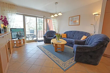 Wohnzimmer mit Balkon