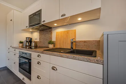 voll ausgestattete Küchenzeile