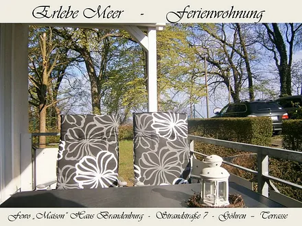 Blick vom Balkon in den Garten