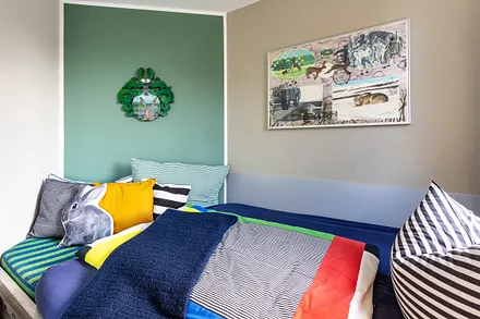 Die "Kuschekoje" ist 1,60m breit und lädt zum Träumen ein.