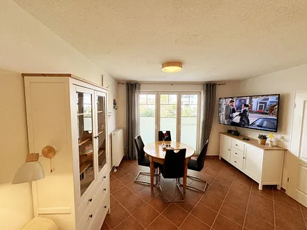 Esstisch mit Stühlen