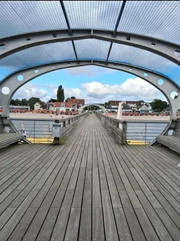 Blick zum Strand und zur Promenade