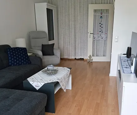 Wohnzimmer mit abgetrenntem Schlafbereich