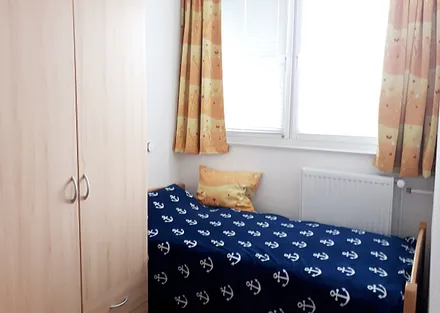 Schlafzimmer Bett 2 (90x180)