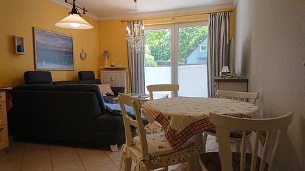 Wohnzimmer mit Terrassentür