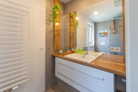 Badezimmer mit Waschbecken