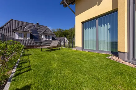 Garten mit Sonnenliege