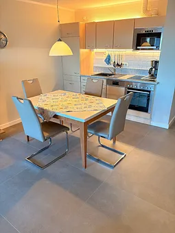 Küche mit Essbereich