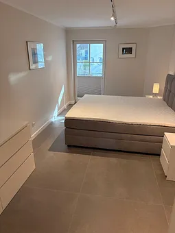 Schlafzimmer mit Terassentüre