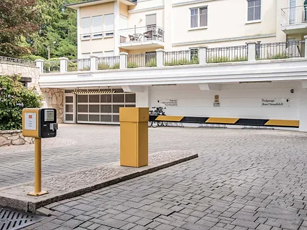 Die Tiefgaragen-Einfahrt