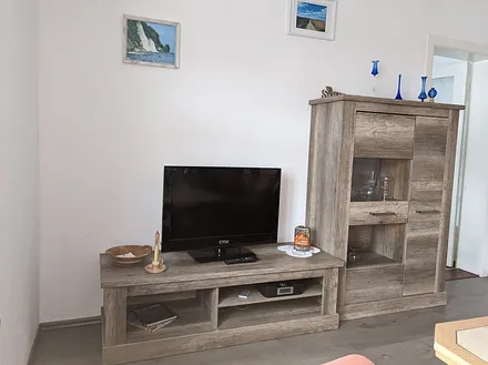 Anbauwand mit Fernseher