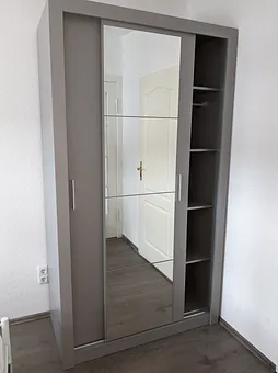 Kleiderschrank