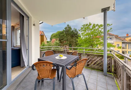 sonniger Südbalkon lädt zum Verweilen ein