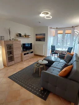 WZ mit moderner Wohnwand und TV/Hifi