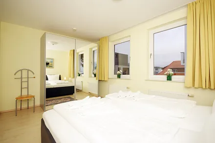 großer Kleiderschrank