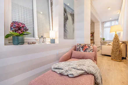 Blick von der "Ottomane mit Seeblick" ins Wohnzimmer. 