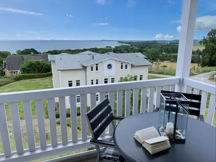 überdachter und bestuhlter Balkon (Süd) mit herrlichem Blick auf die Ostsee und die Halbinsel Mönchgut 