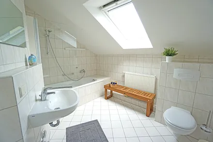 Badezimmer mit Badewanne